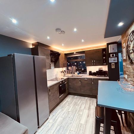 Modern Suites -5 Bedroom House- With Free Parking Birmingham City Exterior foto