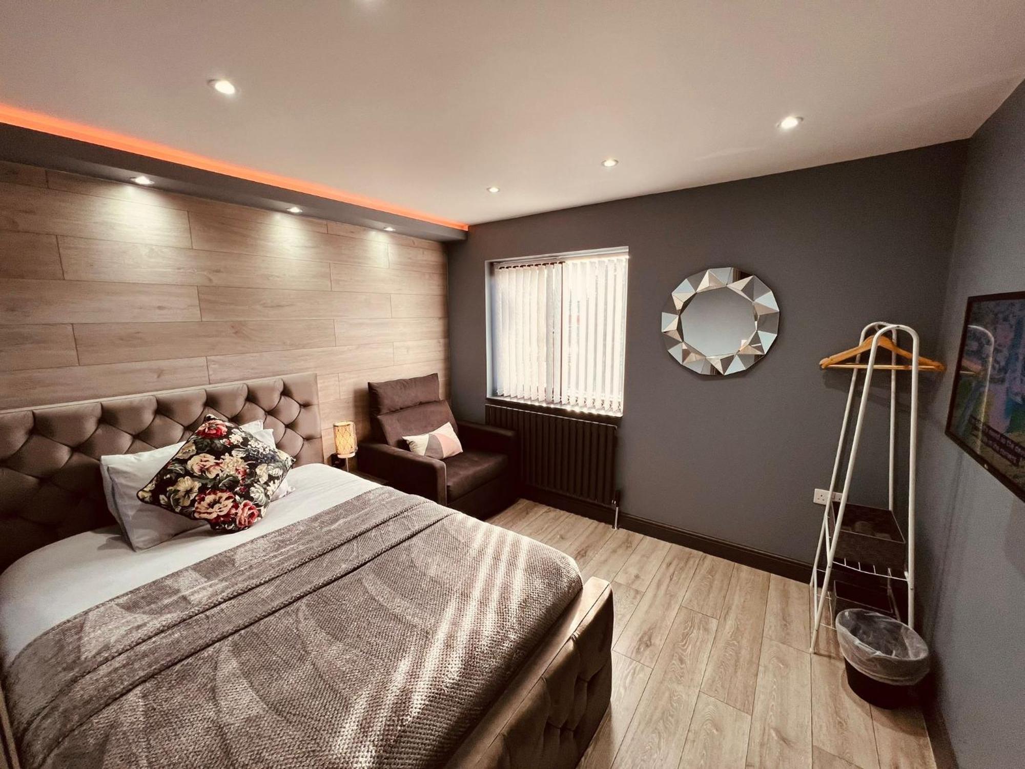 Modern Suites -5 Bedroom House- With Free Parking Birmingham City Exterior foto