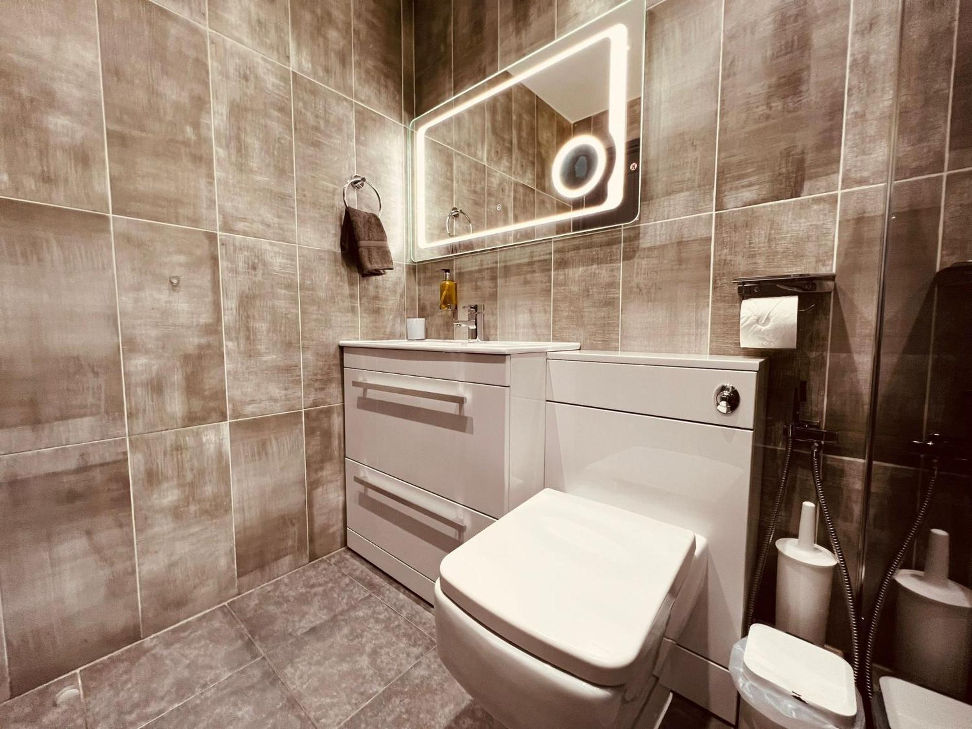 Modern Suites -5 Bedroom House- With Free Parking Birmingham City Exterior foto