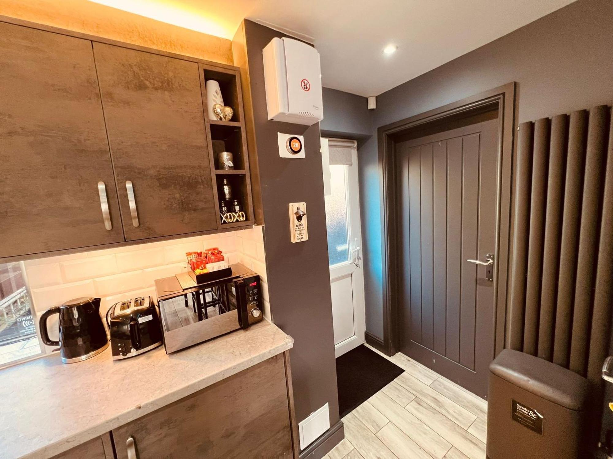 Modern Suites -5 Bedroom House- With Free Parking Birmingham City Exterior foto