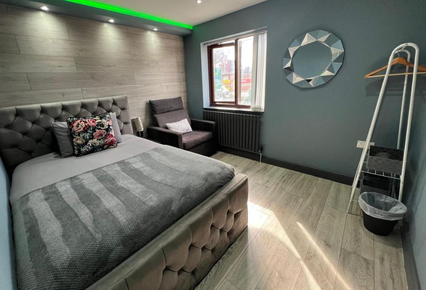 Modern Suites -5 Bedroom House- With Free Parking Birmingham City Exterior foto