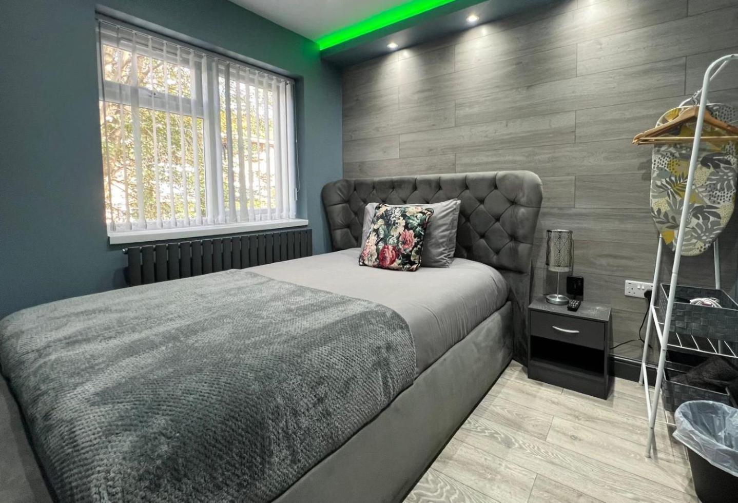 Modern Suites -5 Bedroom House- With Free Parking Birmingham City Exterior foto