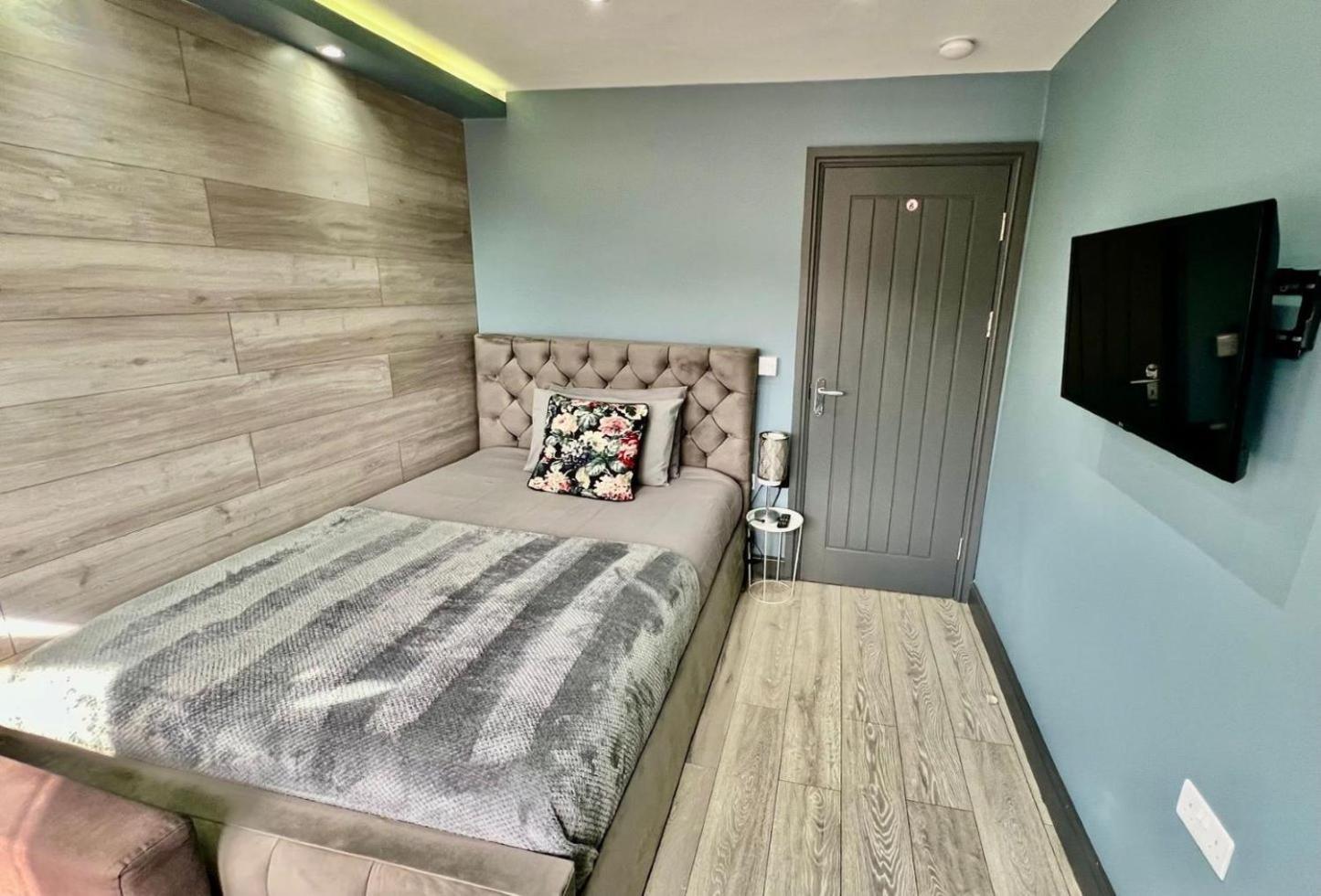 Modern Suites -5 Bedroom House- With Free Parking Birmingham City Exterior foto