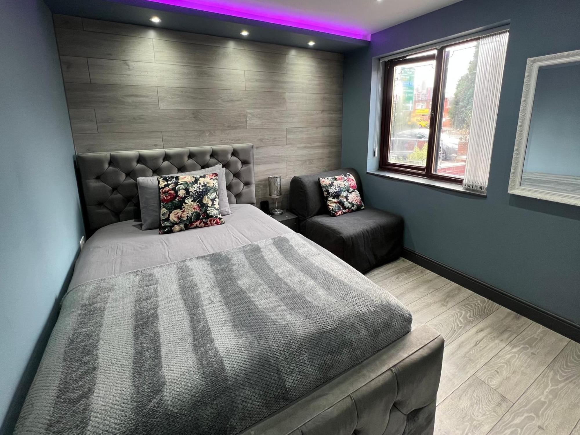 Modern Suites -5 Bedroom House- With Free Parking Birmingham City Exterior foto